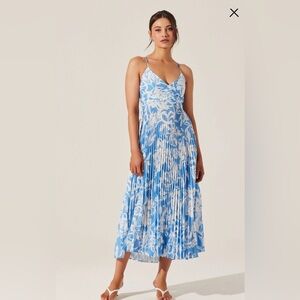 ASTR the label NWOT Blythe Floral Plisse Midi Dress